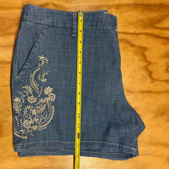 Liz Claiborne Classic Shorts Embroidered 100% Cotton NWT Size 10 Boho - Picture 7 of 7